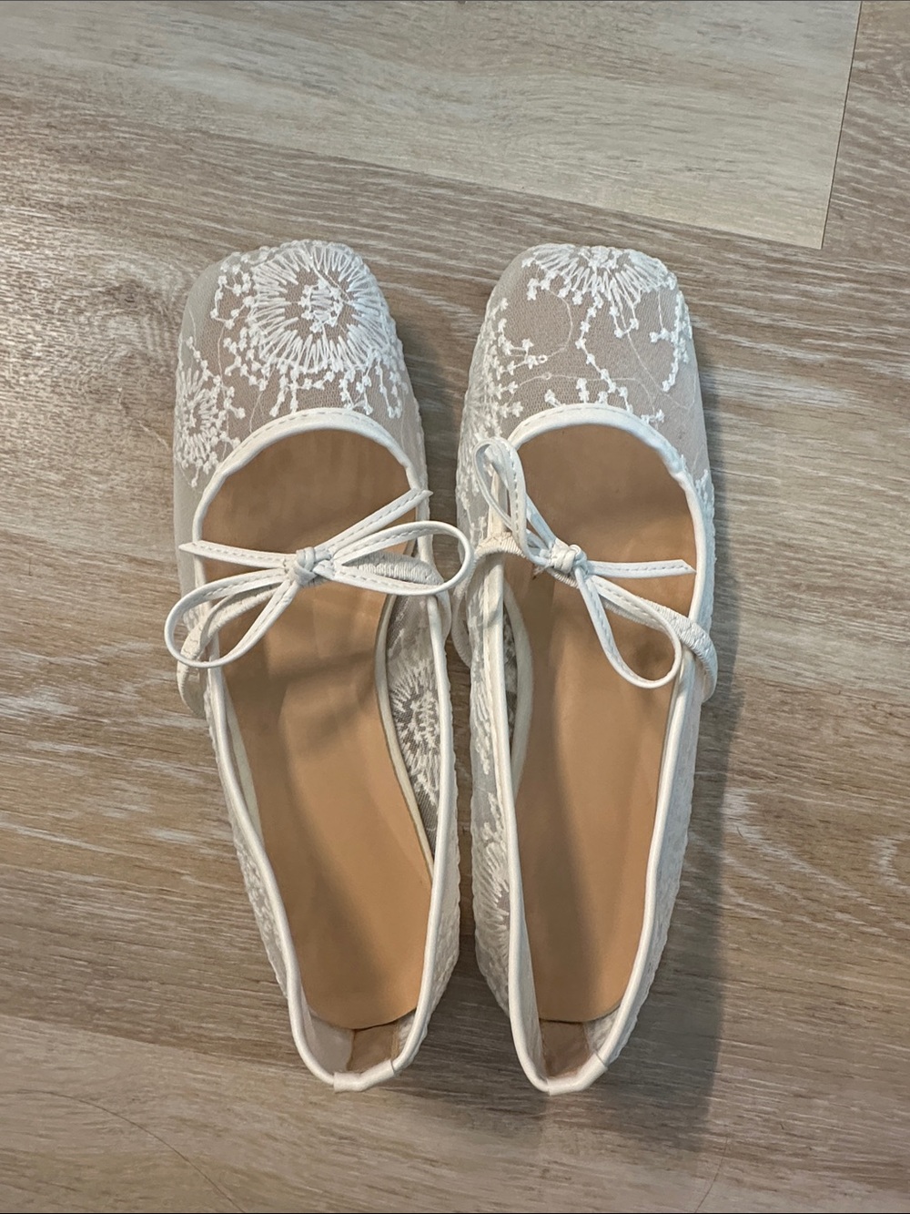 Women's White Lace Ballet Flats with Bow